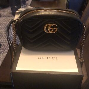 Authentic small Gucci crossbody Gucci bag classic never out of style